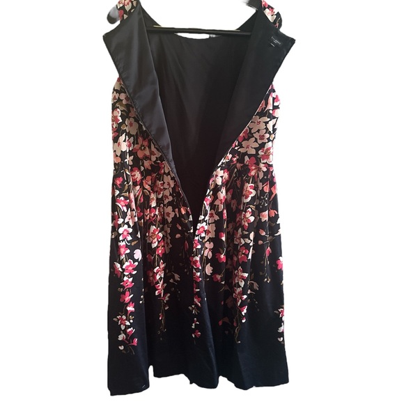 Talbots || NWOT || Floral Fit & Flare Dress w/ Pockets - Picture 3 of 7